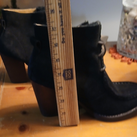 Latigo Women's Size 6.5 Elegant Black Suede Ankle Boots - Picture 7 of 7